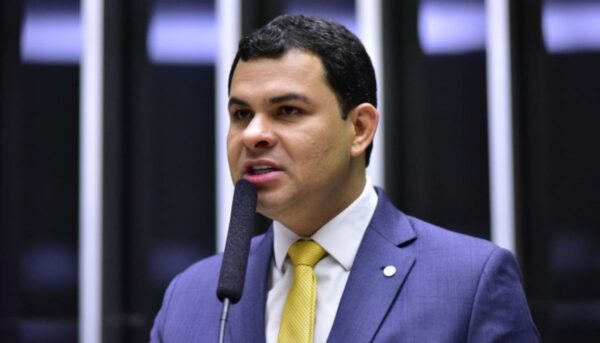 Proposta isenta do imposto de renda a aposentadoria ou pensão de pessoa com autismo