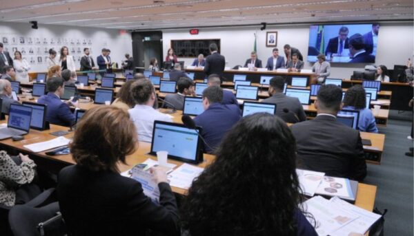 Regulamentação da reforma tributária é tema de novo debate na Câmara nesta  quarta