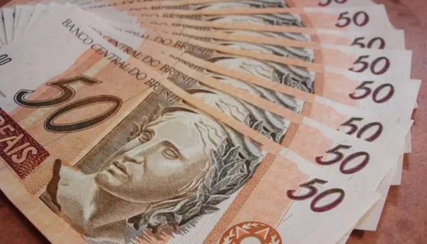 Nova lei reajusta tabela progressiva do Imposto de Renda