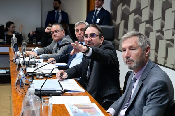 Para debatedores, regulamentação da reforma tributária pode ser aperfeiçoada