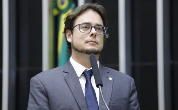 Projeto prevê dedução no IR para quem doar a fundos do meio ambiente e de emergência climática